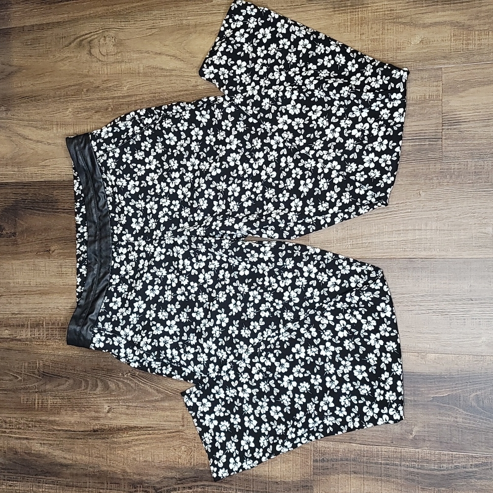EUC Jessica Simpson Floral Dress Pants